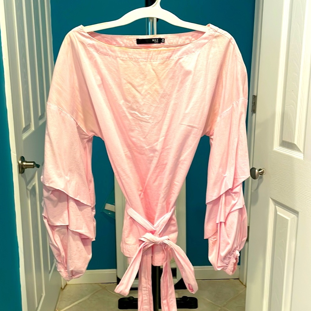 Max Jeans pink blouse with balloon sleeves. Size medium.
